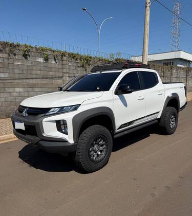 MITSUBISHI L200 TRITON 2.4 16V TURBO DIESEL SPORT SAVANA CD 4P 4X4 AUTOMÁTICO